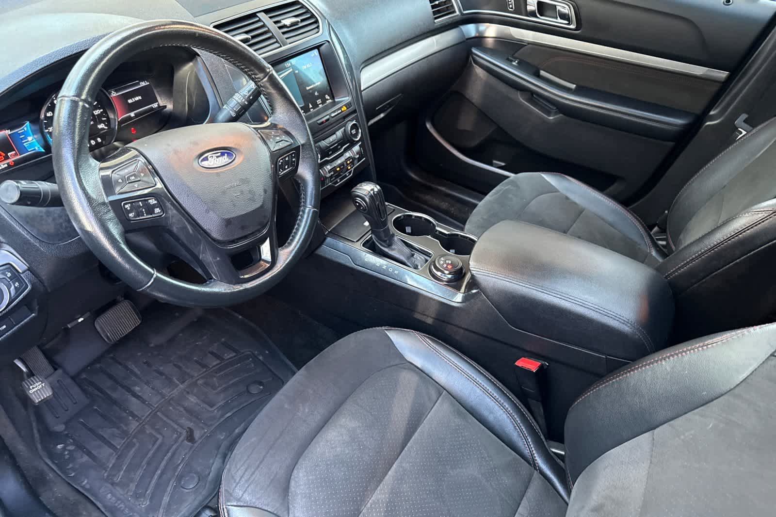 Certified 2018 Ford Explorer XLT w/ Equipment Group 202A AWD/4WD image 10