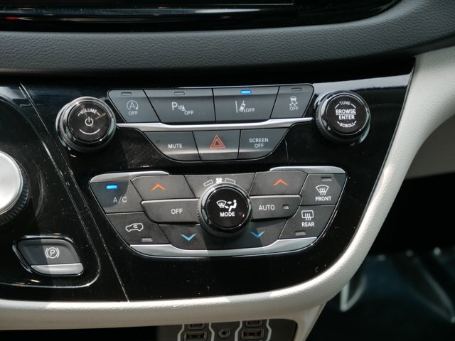 Used 2024 Chrysler Pacifica Touring-L FWD image 15