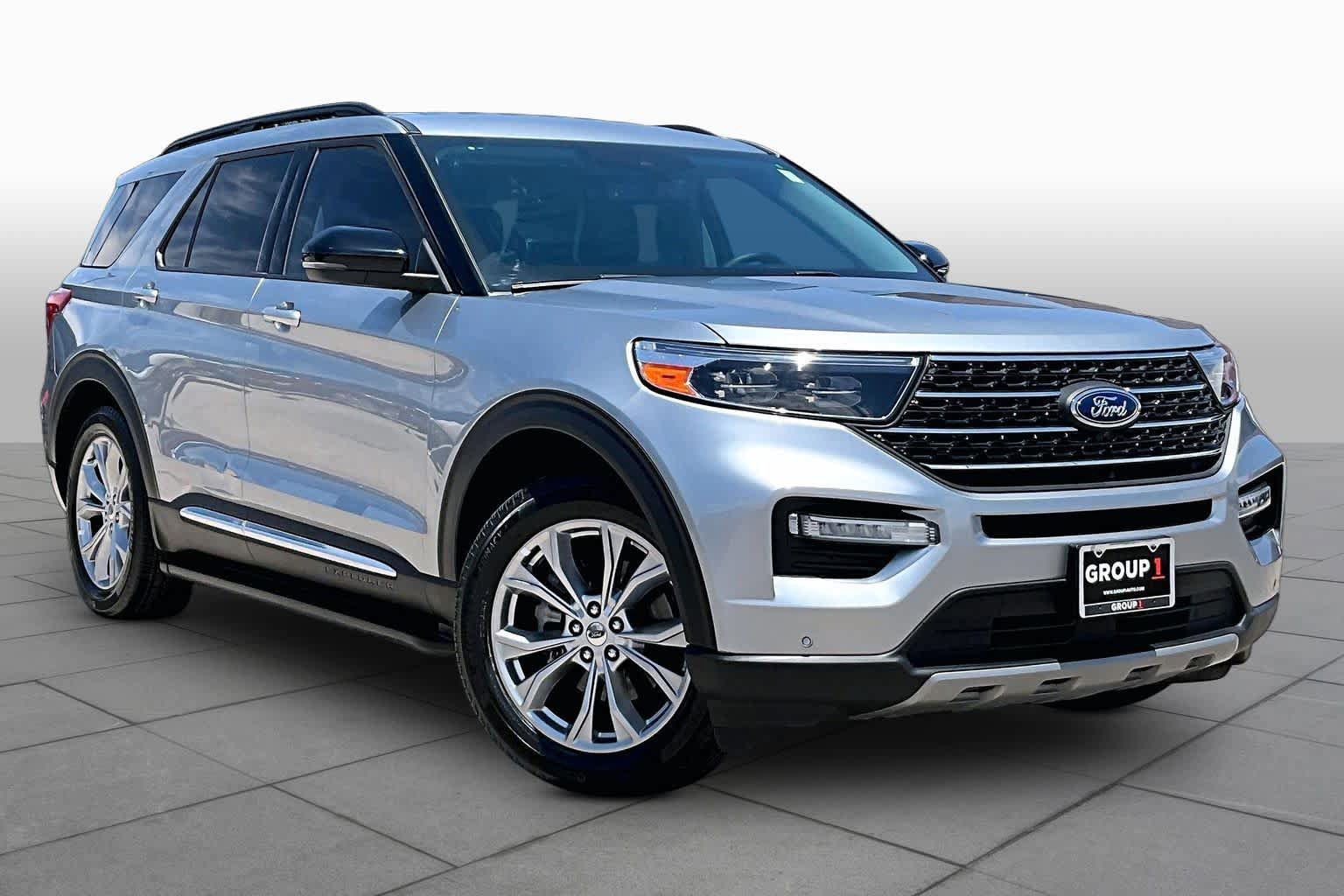 Certified 2024 Ford Explorer XLT w/ Equipment Group 202A RWD image 3