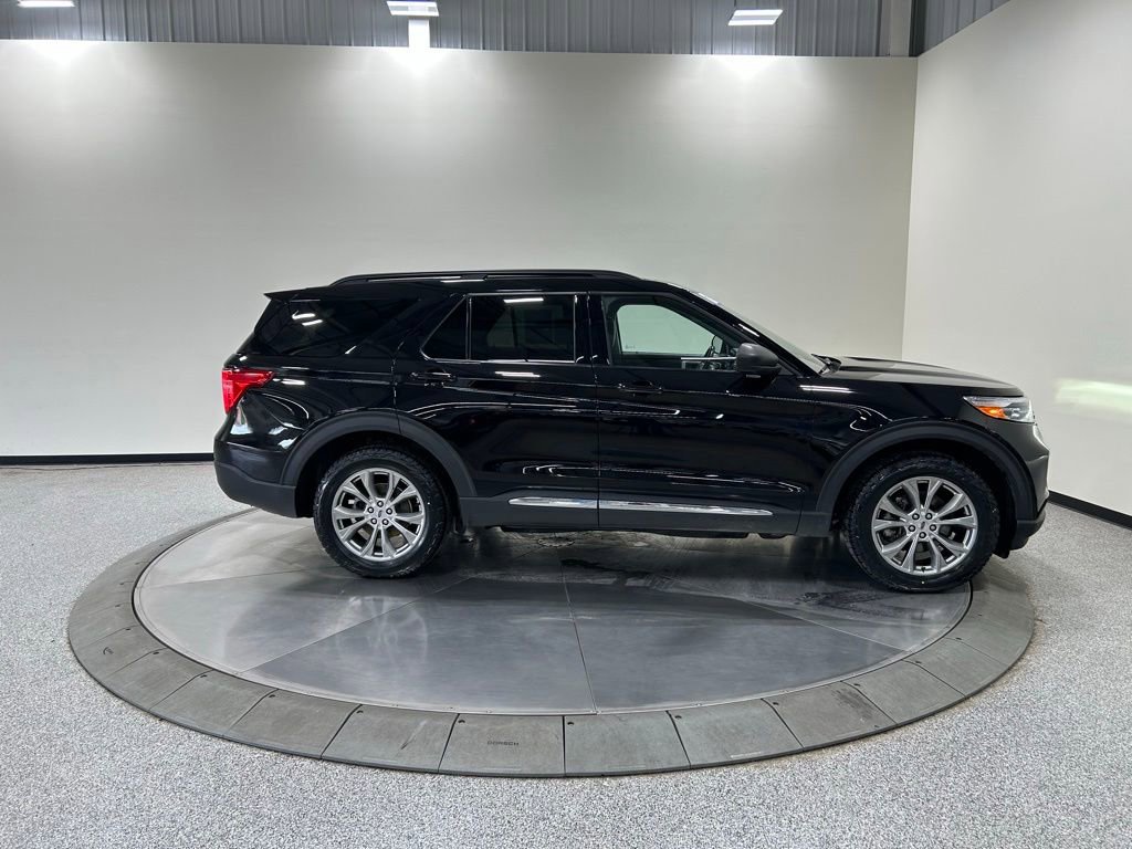 Certified 2022 Ford Explorer XLT w/ Equipment Group 202A AWD/4WD image 6