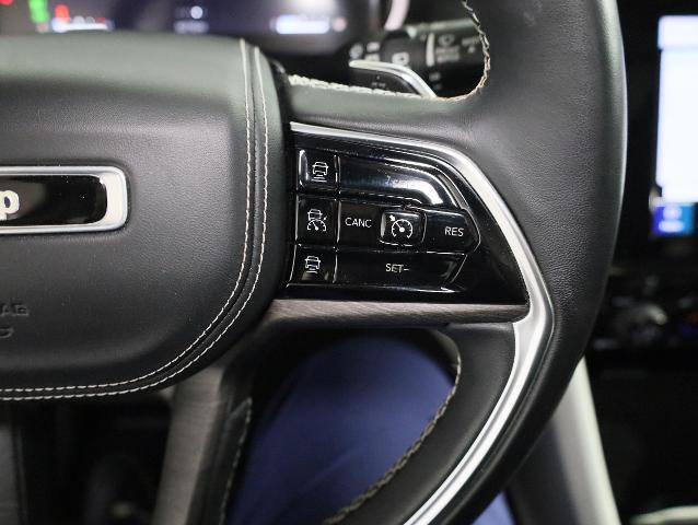 Used 2022 Jeep Grand Cherokee Overland w/ Luxury Tech Group IV AWD/4WD image 16