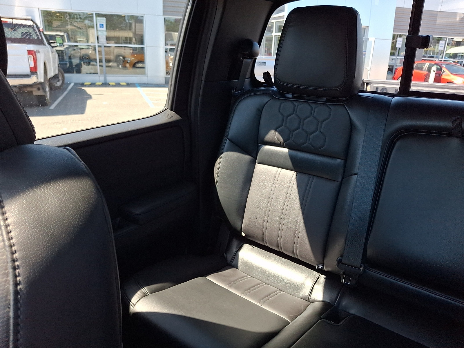 Used 2022 Nissan Frontier PRO-4X w/ Pro-4X Premium Package AWD/4WD image 18