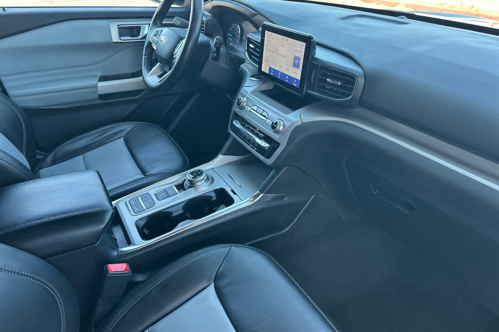 Certified 2023 Ford Explorer XLT w/ Equipment Group 202A RWD image 18