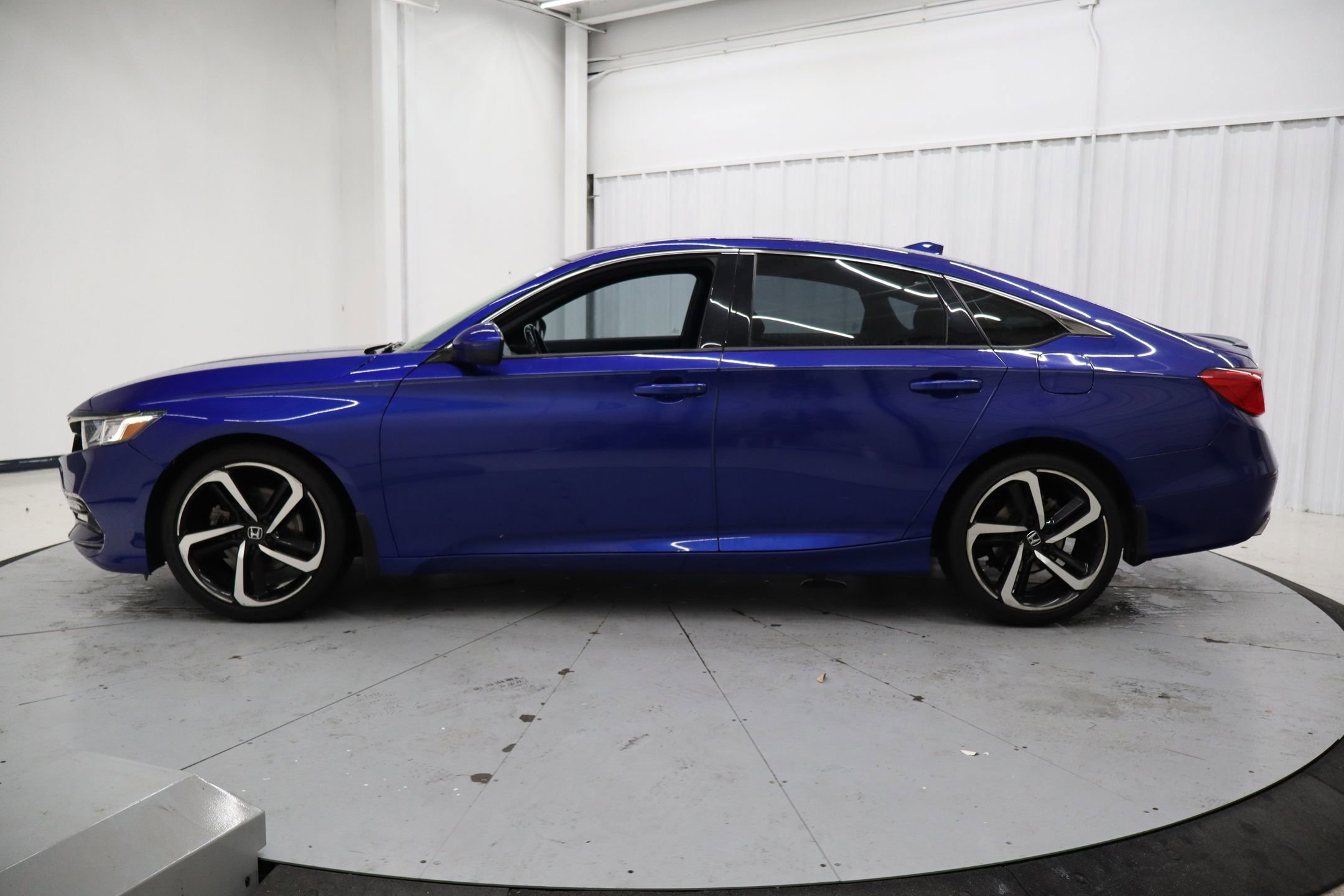 Used 2020 Honda Accord Sport image 2