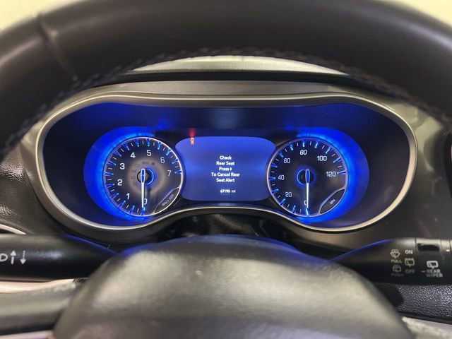 Used 2024 Chrysler Pacifica Touring-L FWD image 16