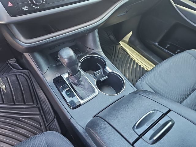 Used 2019 Toyota Highlander LE FWD image 20