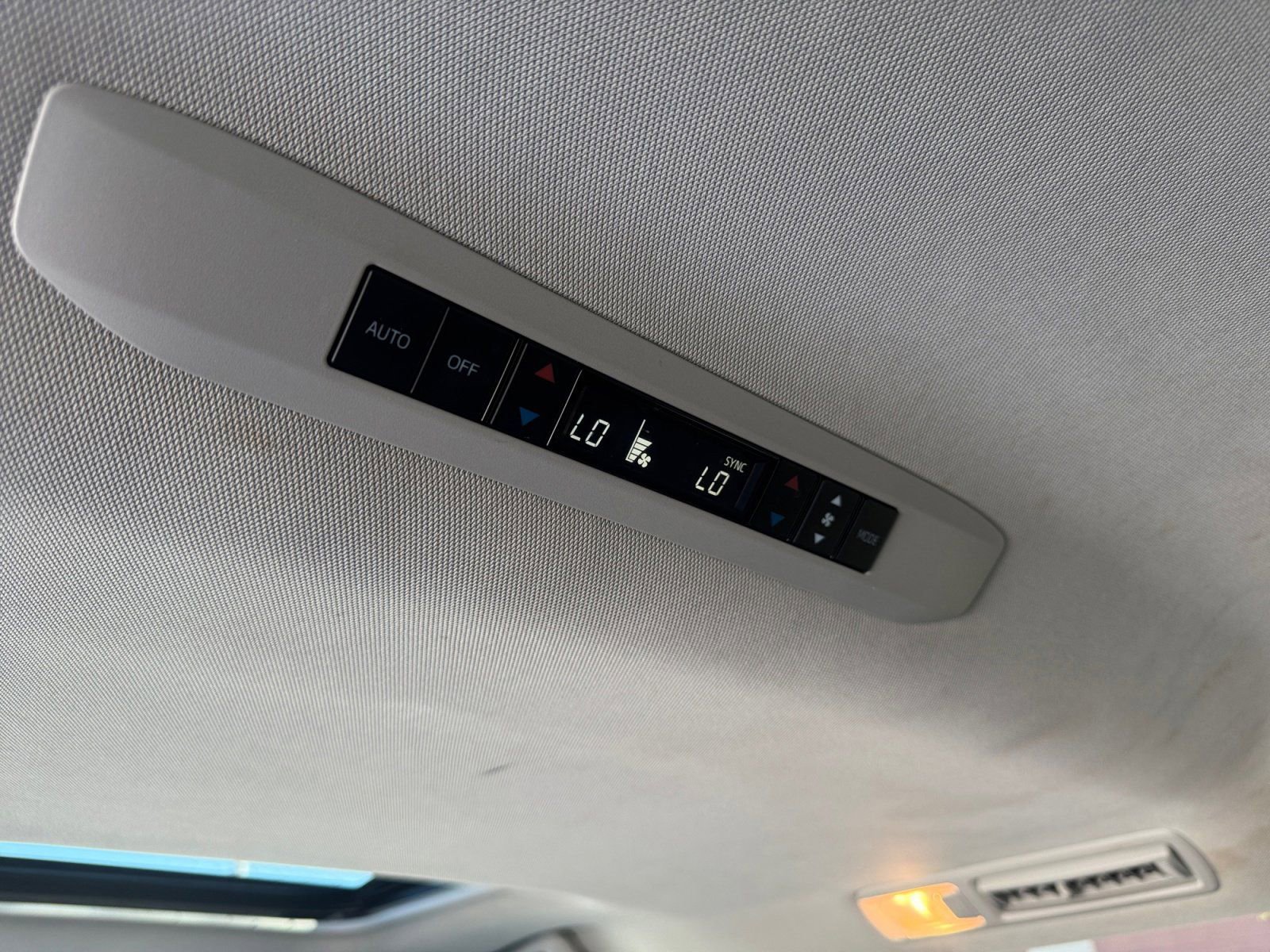 Used 2021 Toyota Sienna XLE image 19