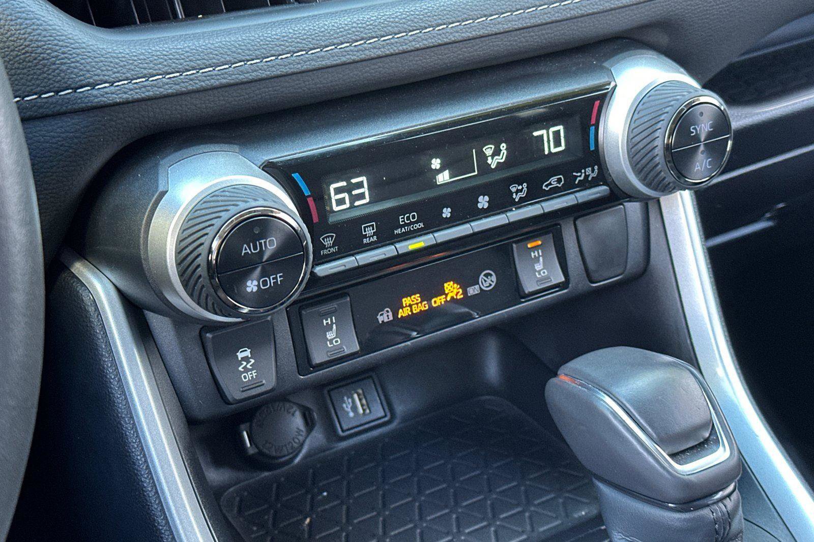 Used 2024 Toyota RAV4 XLE Premium image 17