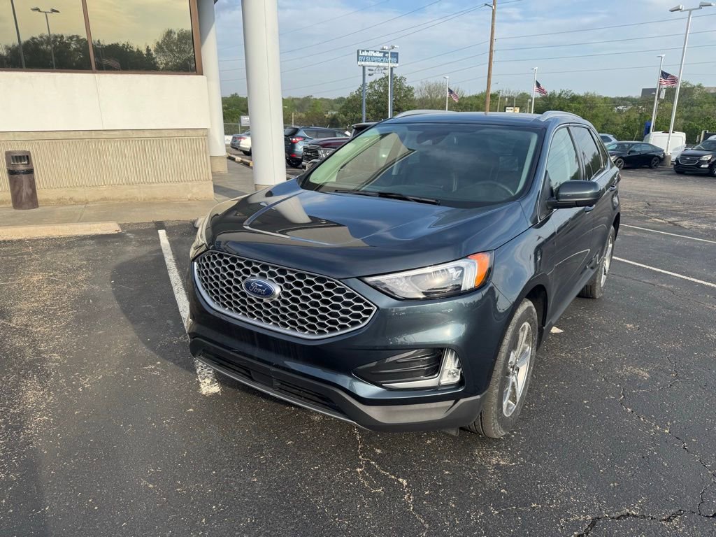 Certified 2024 Ford Edge SEL w/ Convenience Package image 3