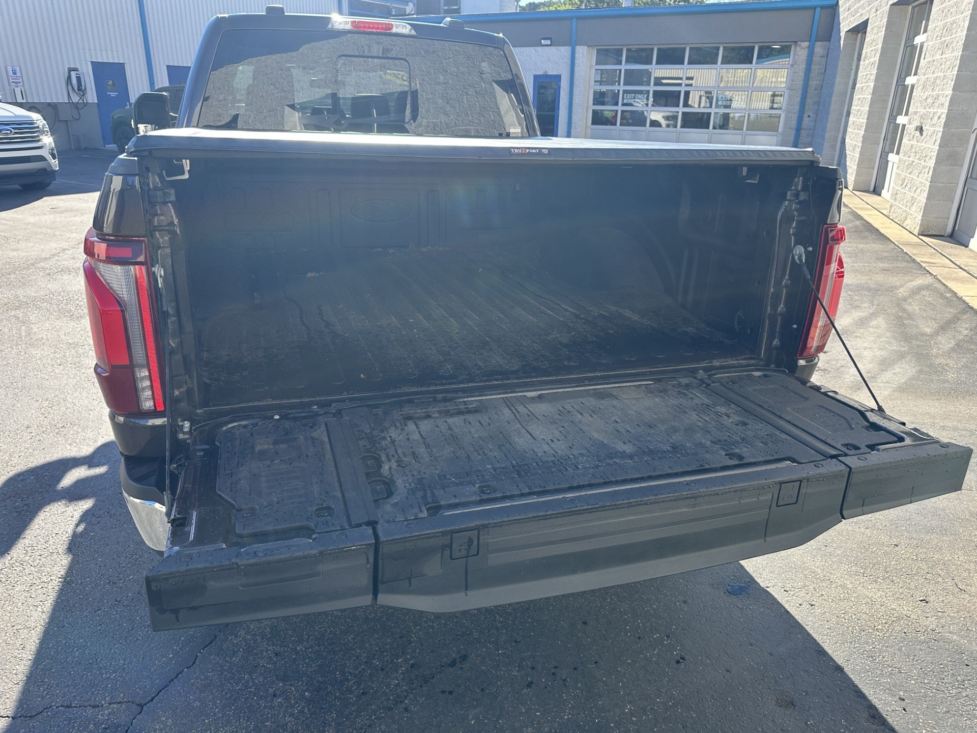 Certified 2024 Ford F150 Lariat w/ Bed Utility Package AWD/4WD image 7