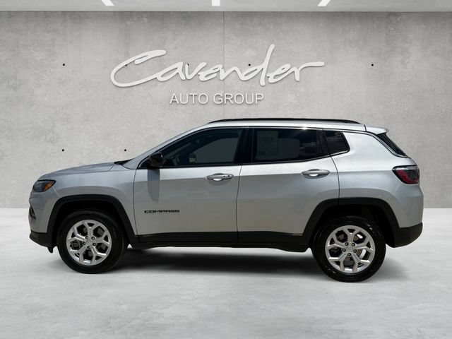 Used 2024 Jeep Compass Latitude AWD/4WD image 14