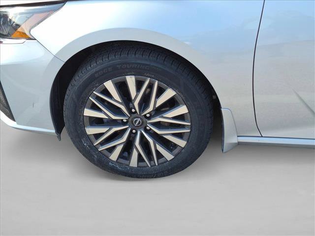 Used 2023 Nissan Altima 2.5 SV w/ SV Premium Package AWD/4WD image 12