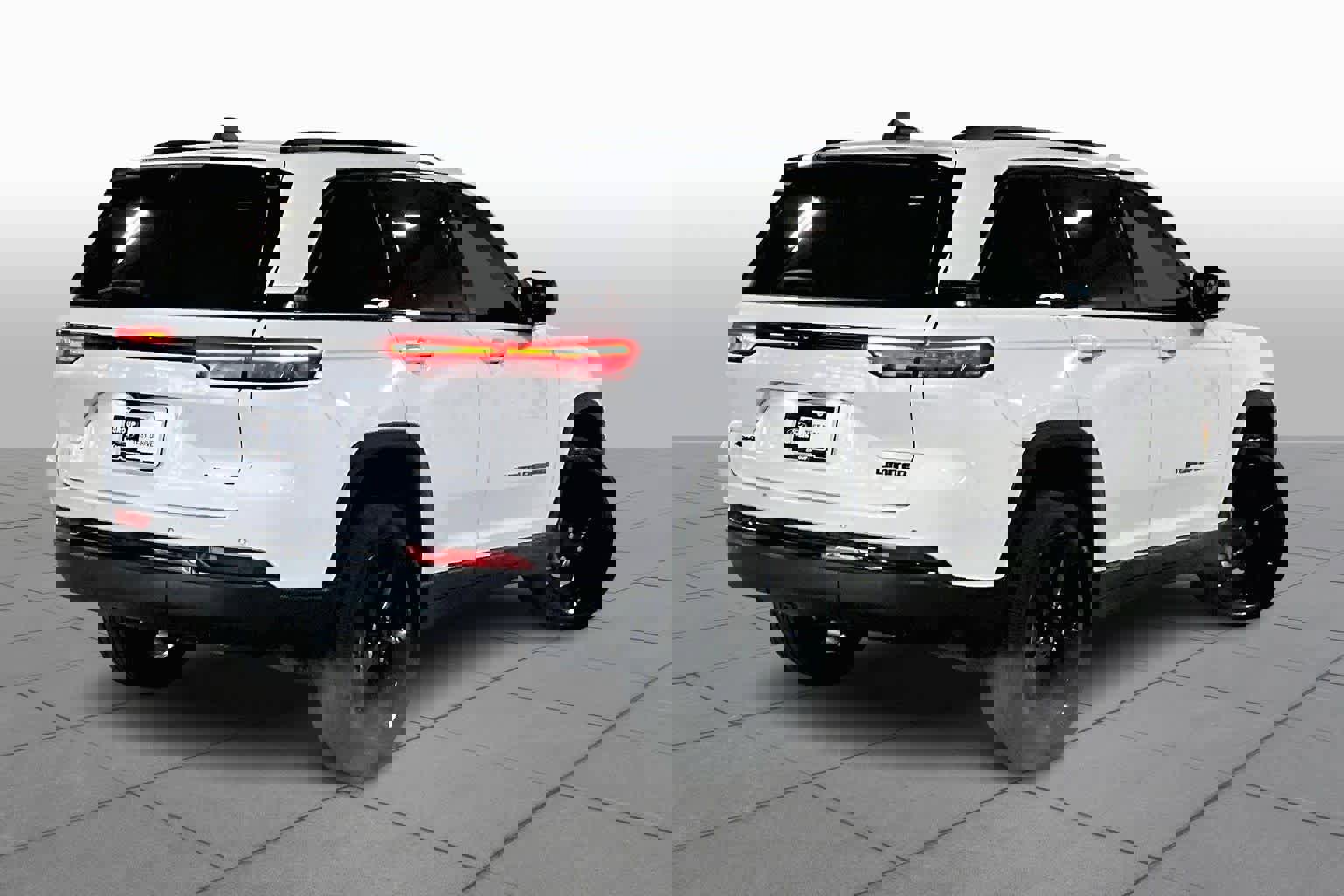 Used 2023 Jeep Grand Cherokee Limited w/ Luxury Tech Group II image 13