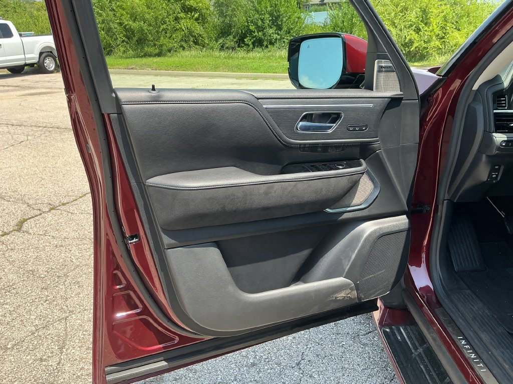 Used 2025 INFINITI QX80 Sensory AWD/4WD image 12