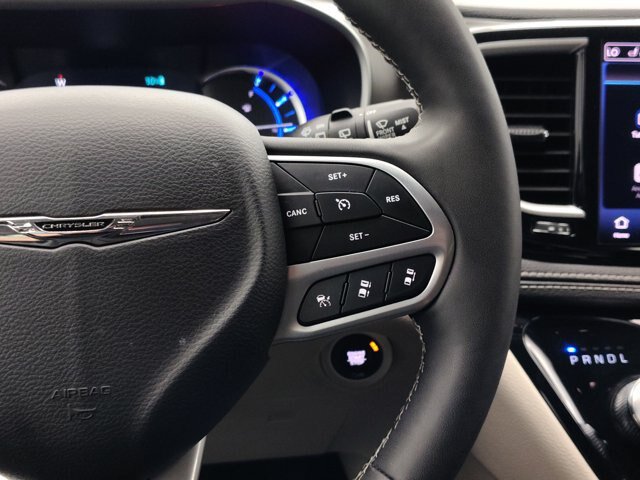 Used 2024 Chrysler Pacifica Limited FWD image 37