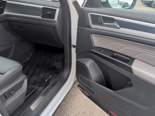 Used 2021 Volkswagen Atlas Cross Sport SEL R-Line image 24