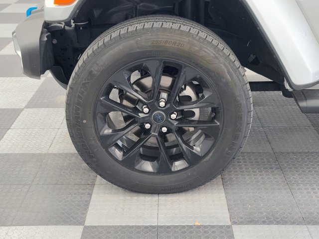 Used 2024 Jeep Wrangler Unlimited Sahara AWD/4WD image 9
