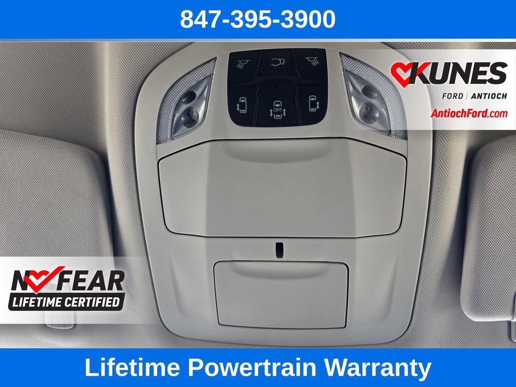 Used 2024 Chrysler Pacifica Touring-L image 61