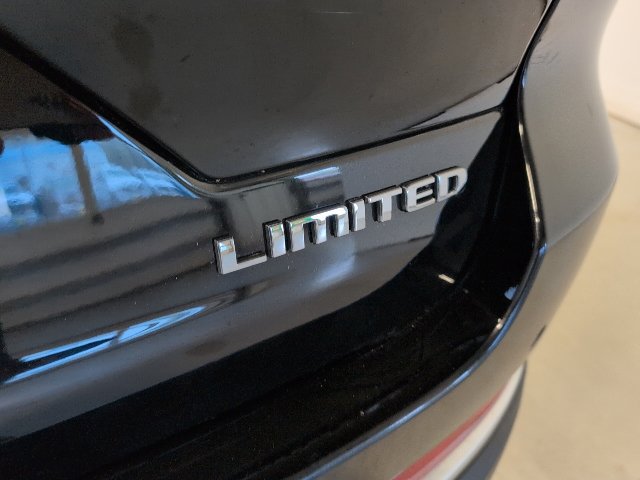 Used 2023 Jeep Grand Cherokee Limited AWD/4WD image 38