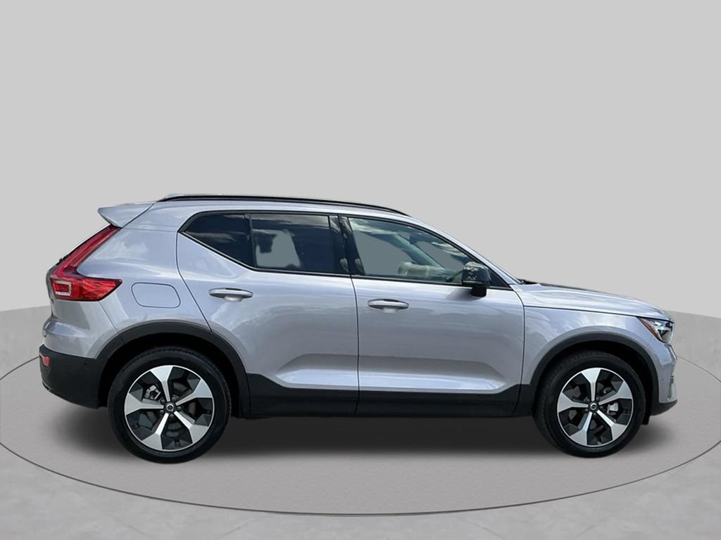 Used 2026 Volvo XC40 B5 Plus AWD/4WD image 15