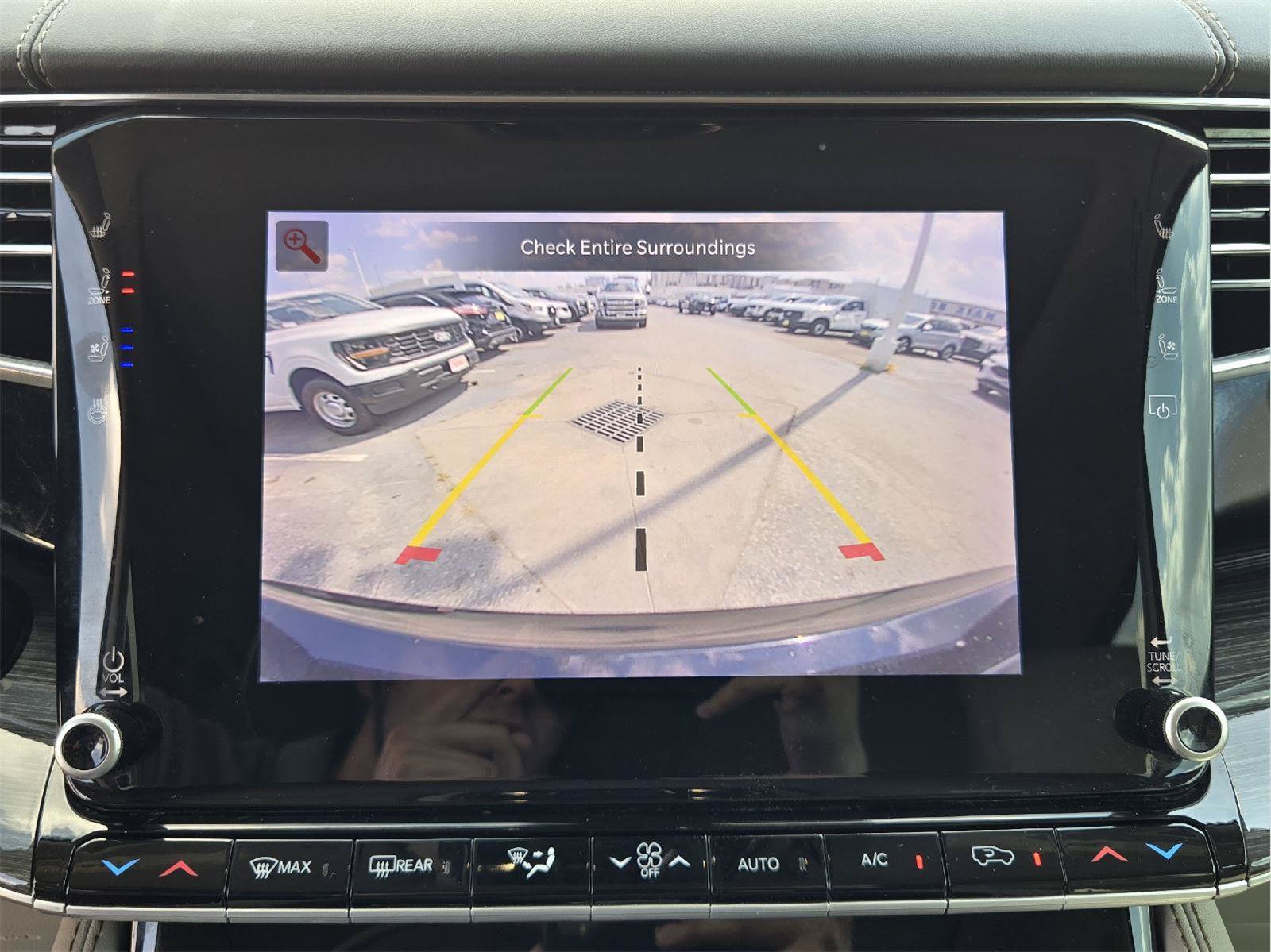 Used 2022 Jeep Wagoneer Series II w/ Premium Group I AWD/4WD image 16