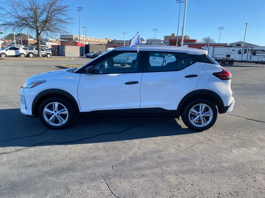 Used 2021 Nissan Kicks S image 2