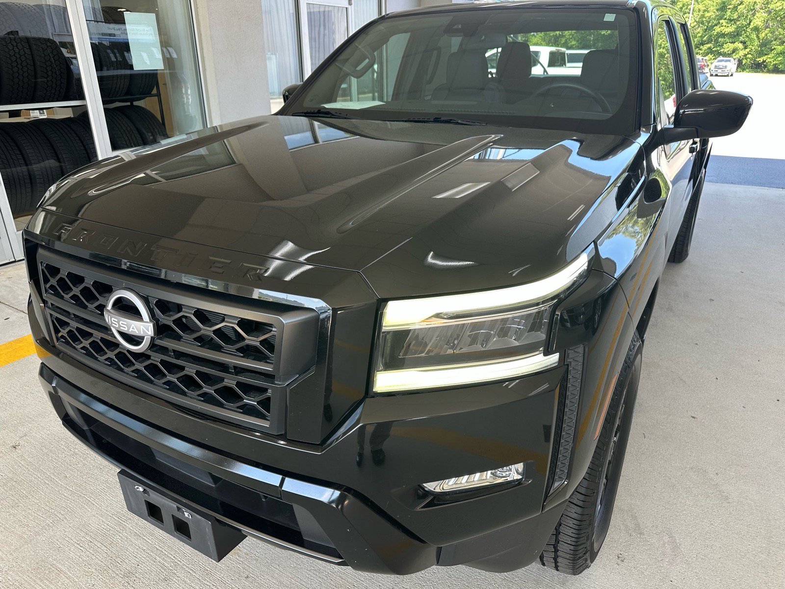 Used 2023 Nissan Frontier SV w/ Midnight Edition Package RWD image 2