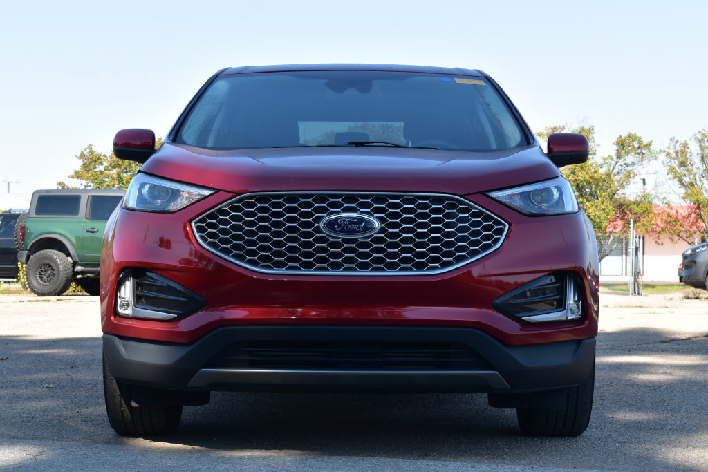 Certified 2024 Ford Edge SEL w/ Convenience Package AWD/4WD image 2