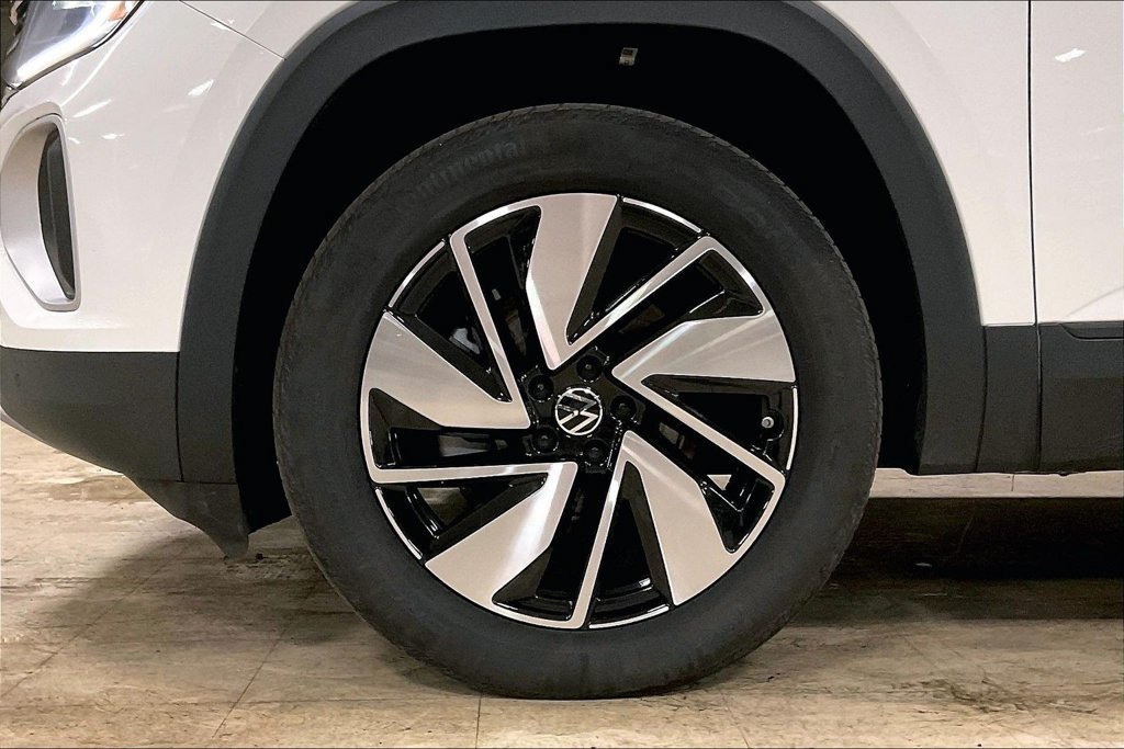 Used 2025 Volkswagen Atlas SE AWD/4WD image 9