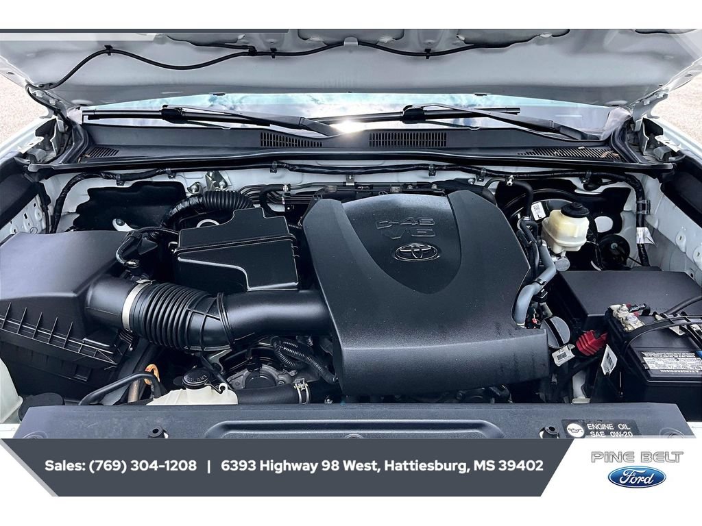 Used 2018 Toyota Tacoma SR5 RWD image 8