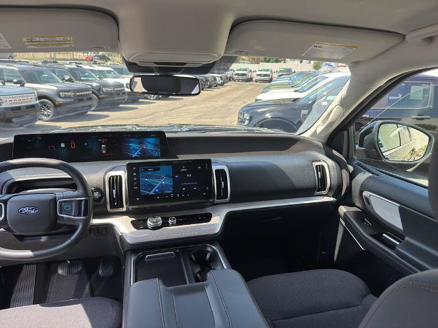 Certified 2025 Ford Expedition Active AWD/4WD image 18