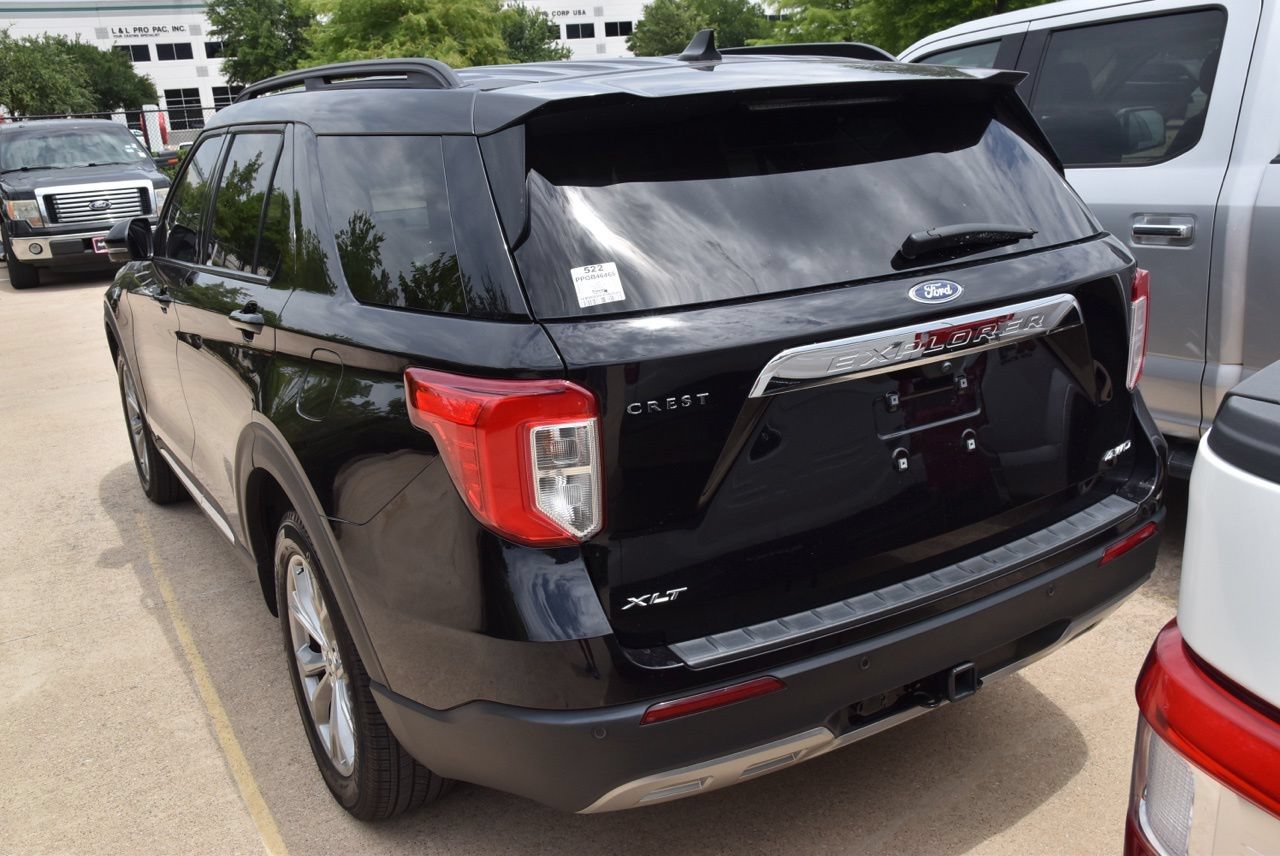 Certified 2023 Ford Explorer XLT w/ Equipment Group 202A AWD/4WD image 6