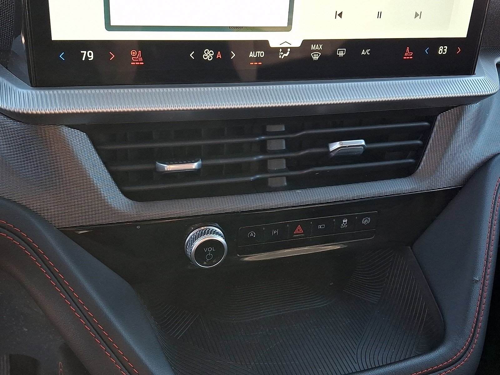 Certified 2025 Ford Explorer ST-Line w/ ST-Line Street Pack image 14