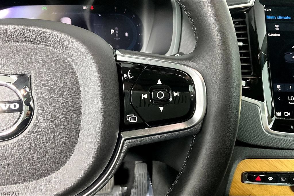 Used 2023 Volvo XC90 B6 Plus AWD/4WD image 19