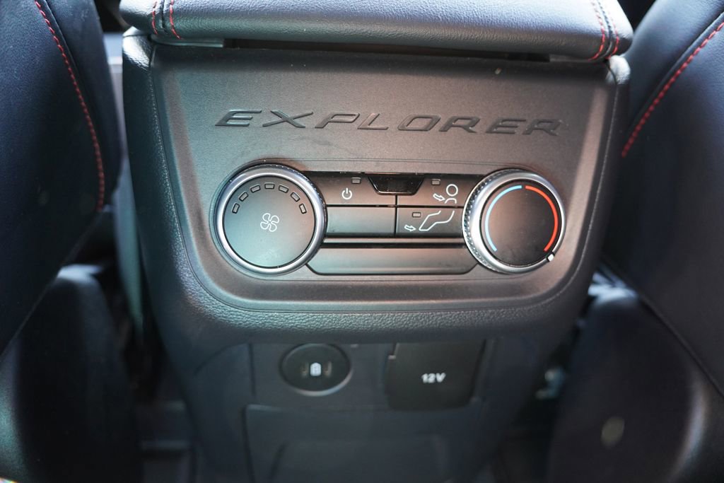 Certified 2025 Ford Explorer ST-Line AWD/4WD image 19