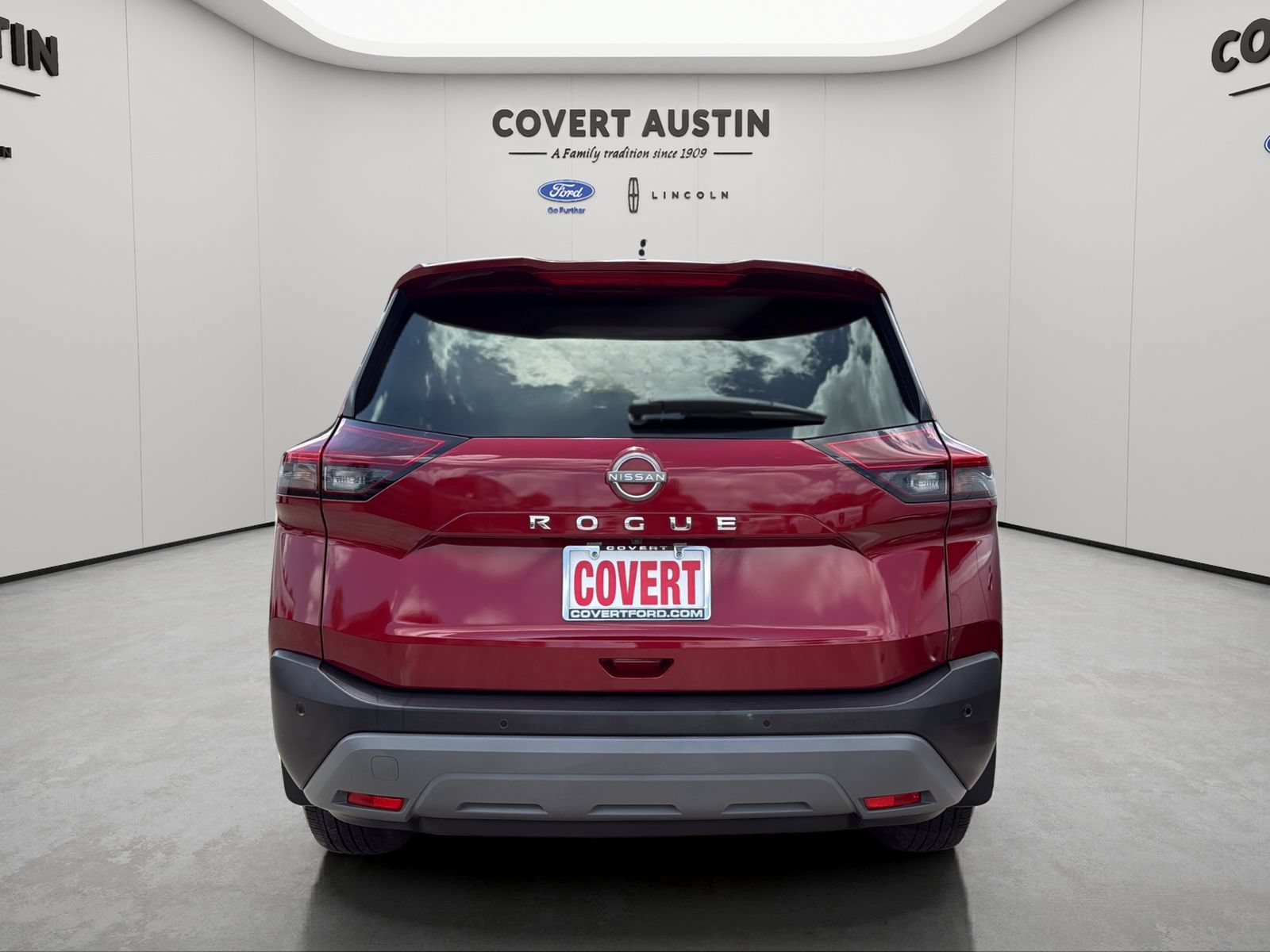 Used 2023 Nissan Rogue S FWD image 3