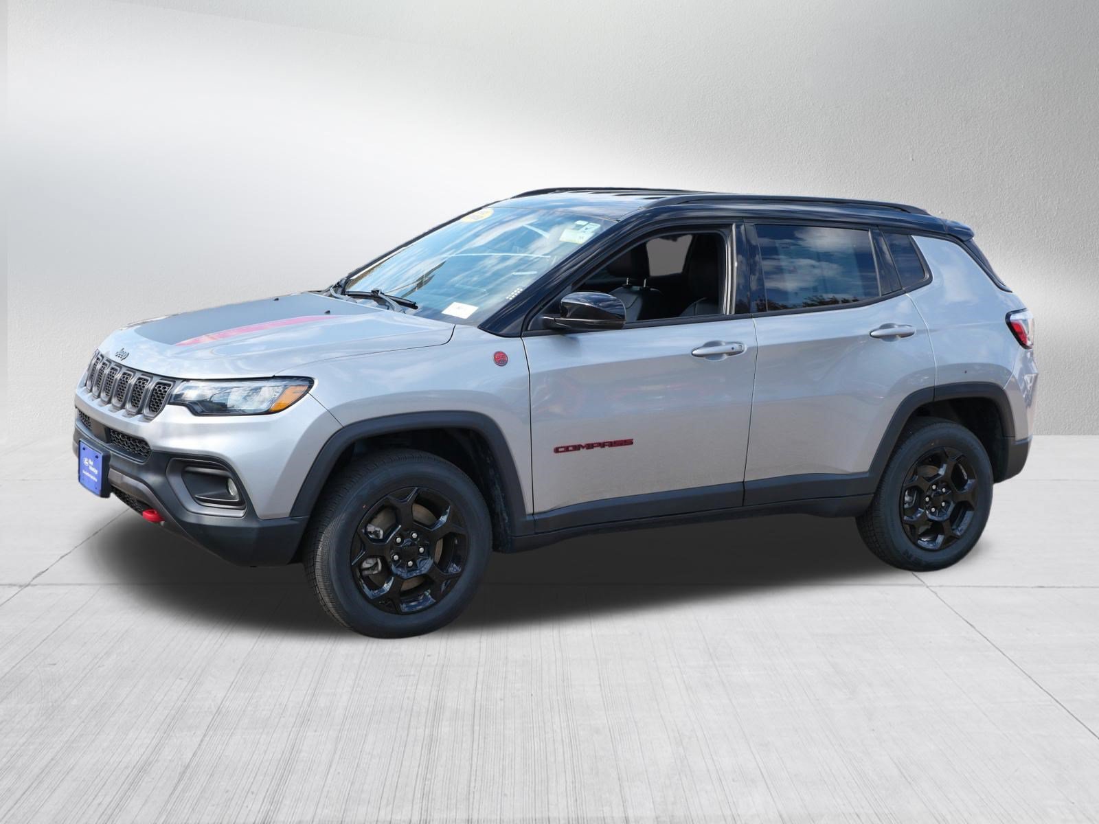 Used 2023 Jeep Compass Trailhawk AWD/4WD image 3