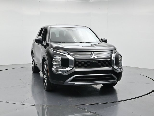 Used 2025 Mitsubishi Outlander SE FWD image 4
