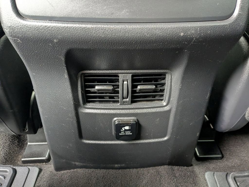 Used 2018 Nissan Titan SL w/ Chrome Package image 18