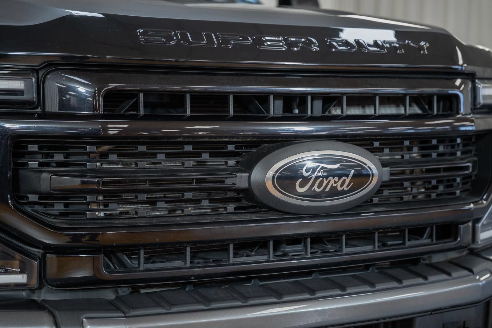 Certified 2022 Ford F250 Lariat w/ Black Appearance Package AWD/4WD image 9
