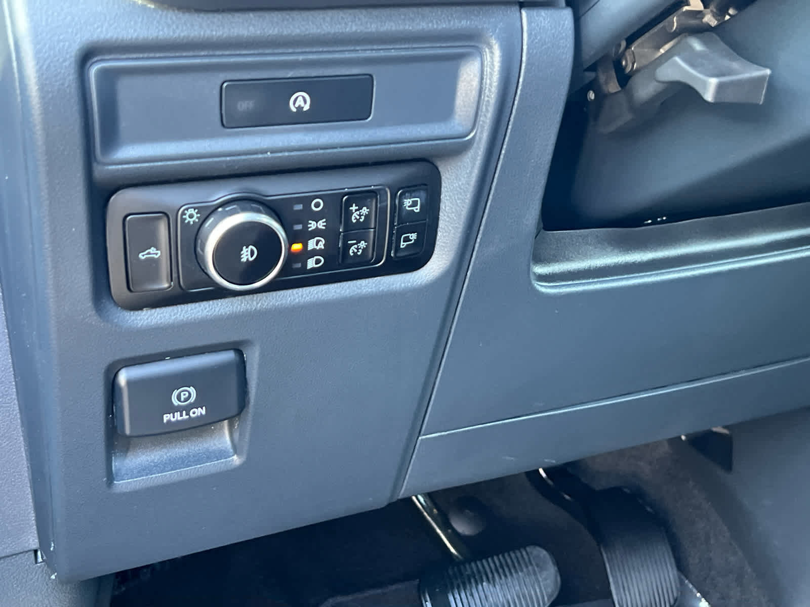 Certified 2025 Ford F150 XLT w/ Equipment Group 302A MID image 27