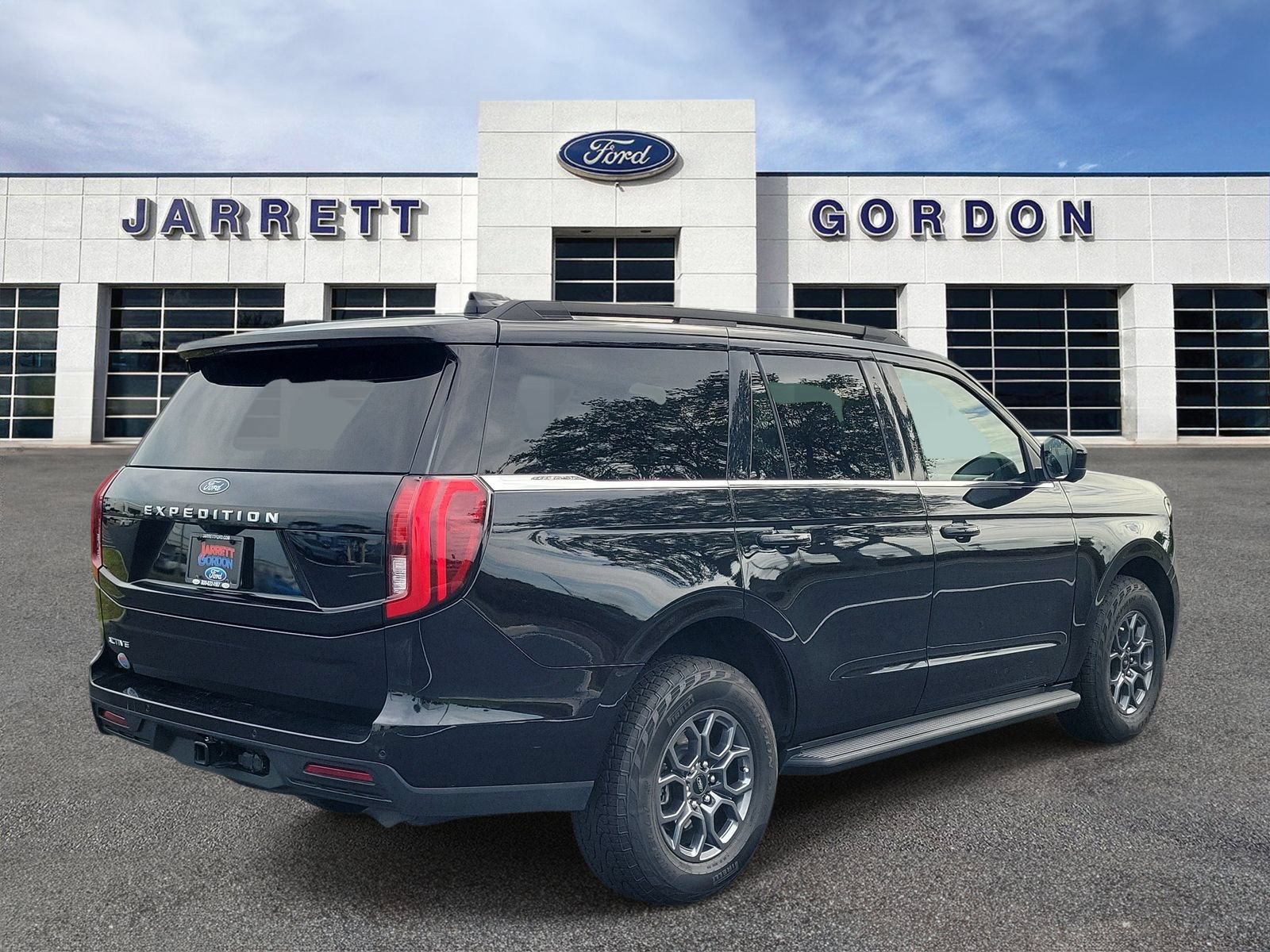 Certified 2025 Ford Expedition Active AWD/4WD image 4