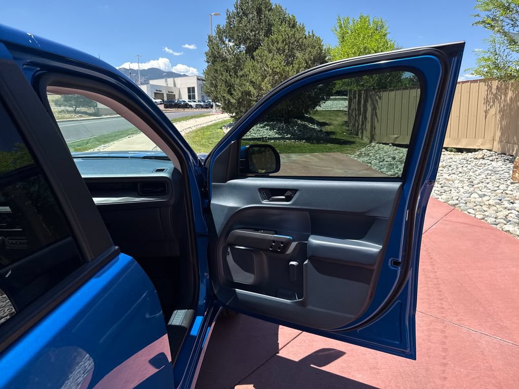 Certified 2025 Ford Maverick Lobo AWD/4WD image 29