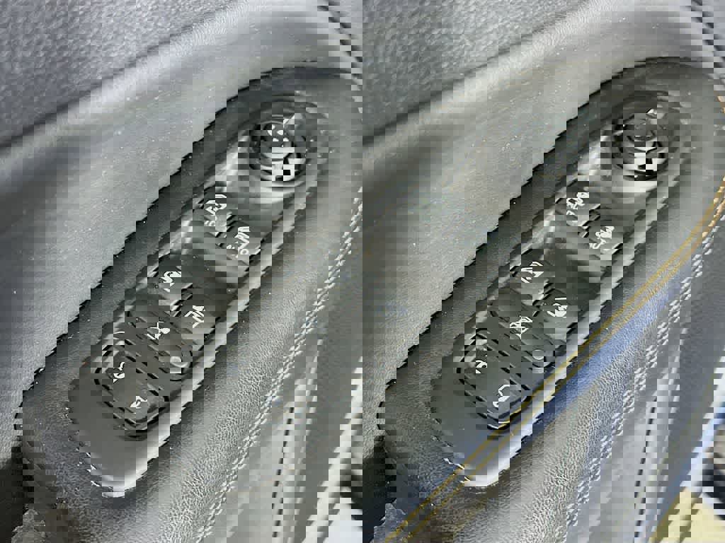 Used 2021 Jeep Compass Limited image 29