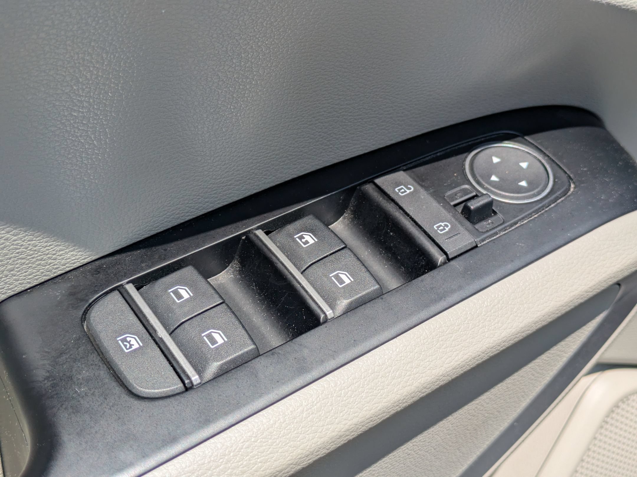 Used 2025 Kia Soul LX FWD image 11