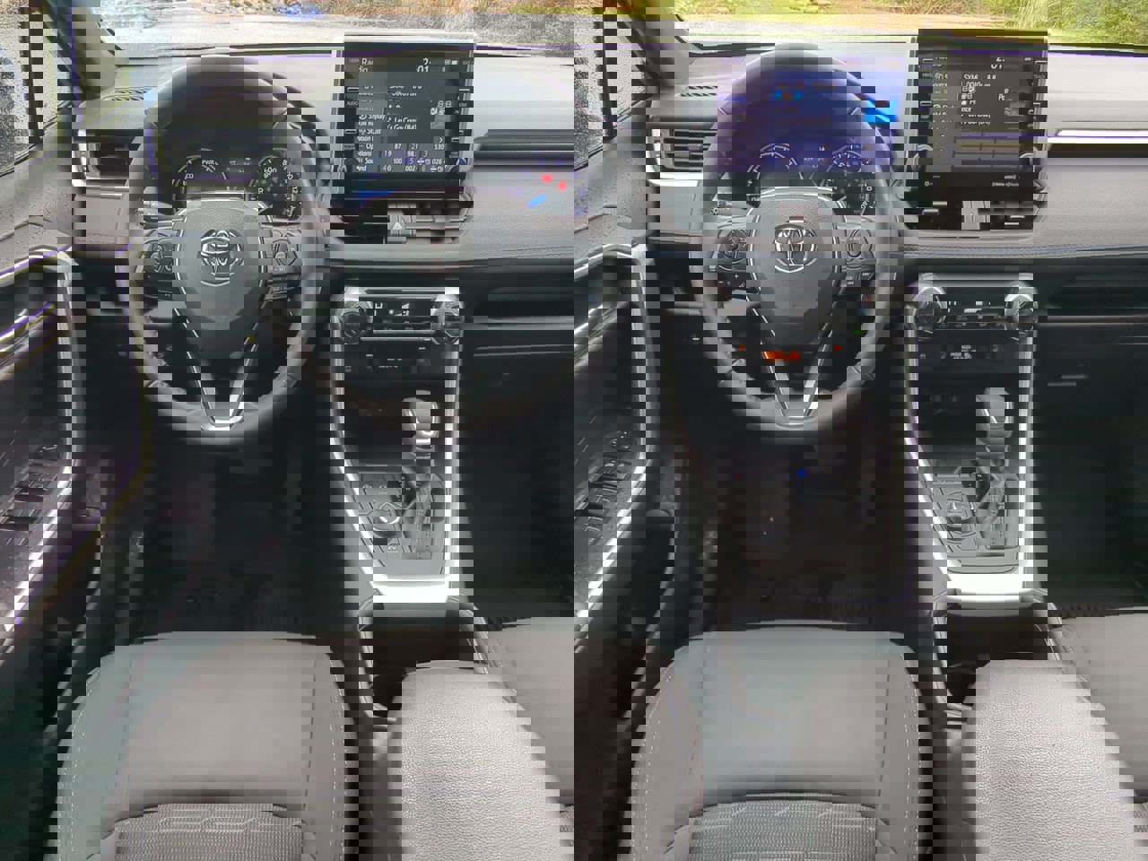 Used 2022 Toyota RAV4 SE w/ Convenience Package image 14