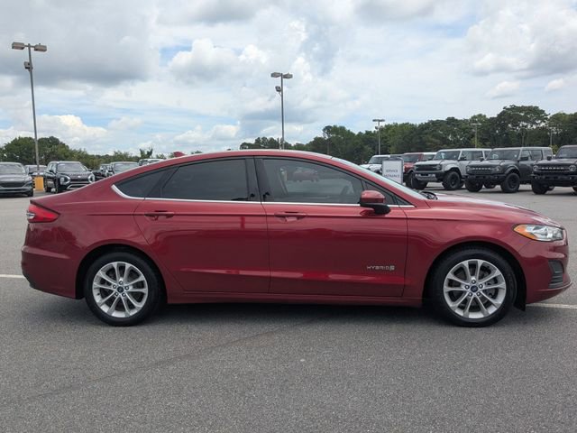 Certified 2019 Ford Fusion SE FWD image 2