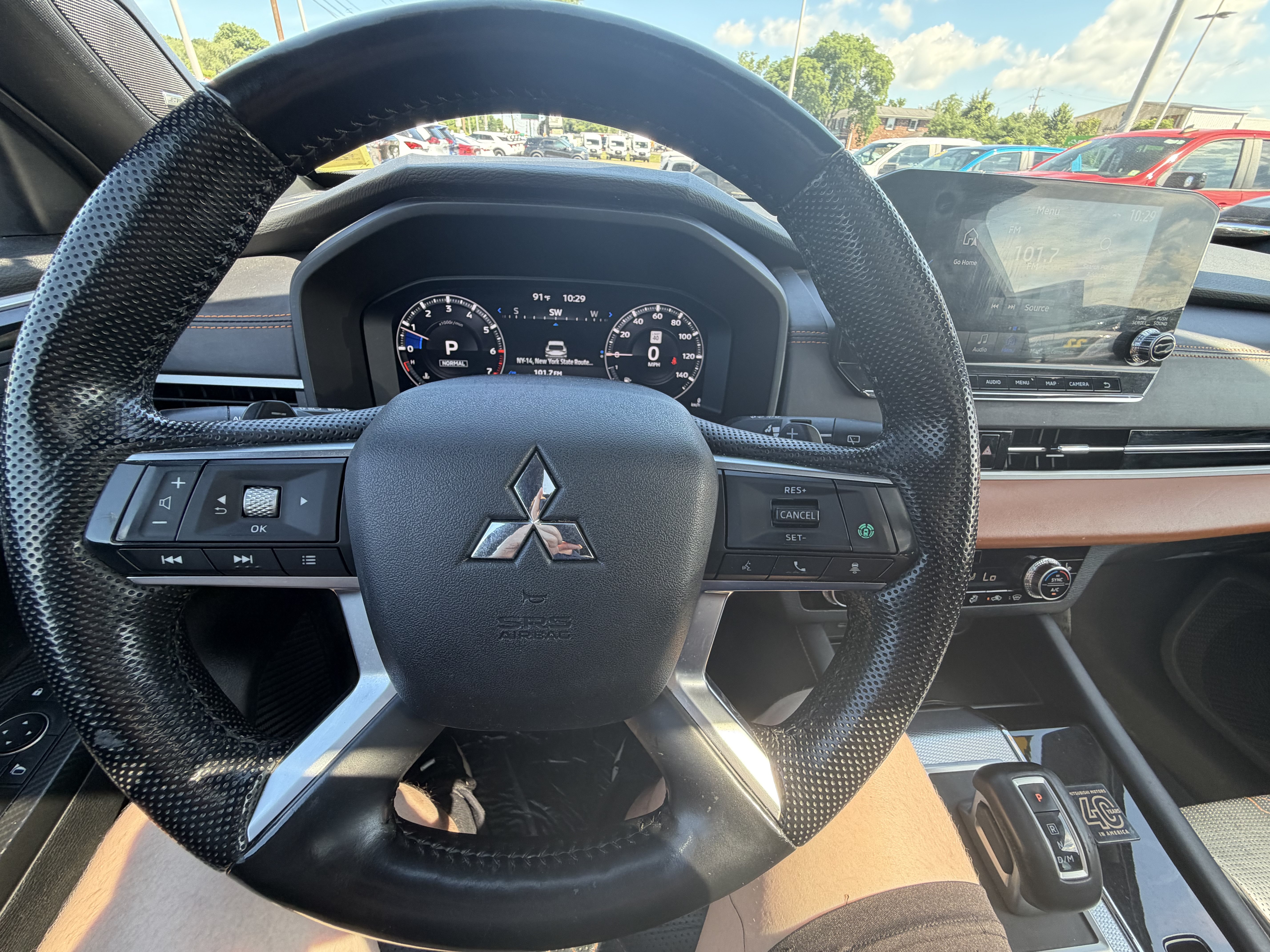Used 2023 Mitsubishi Outlander AWD image 7
