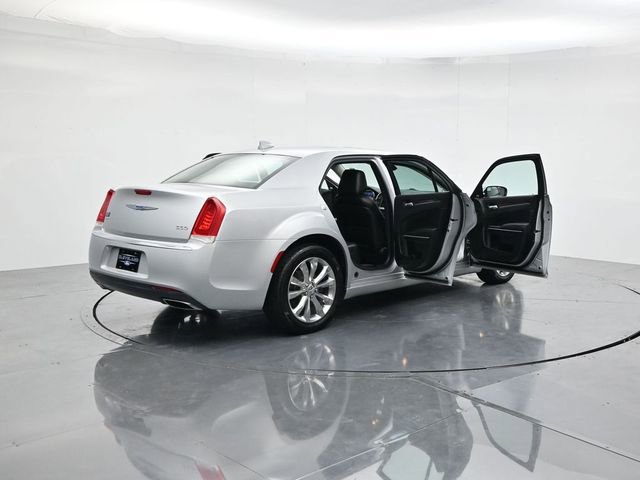 Used 2020 Chrysler 300 Limited image 49