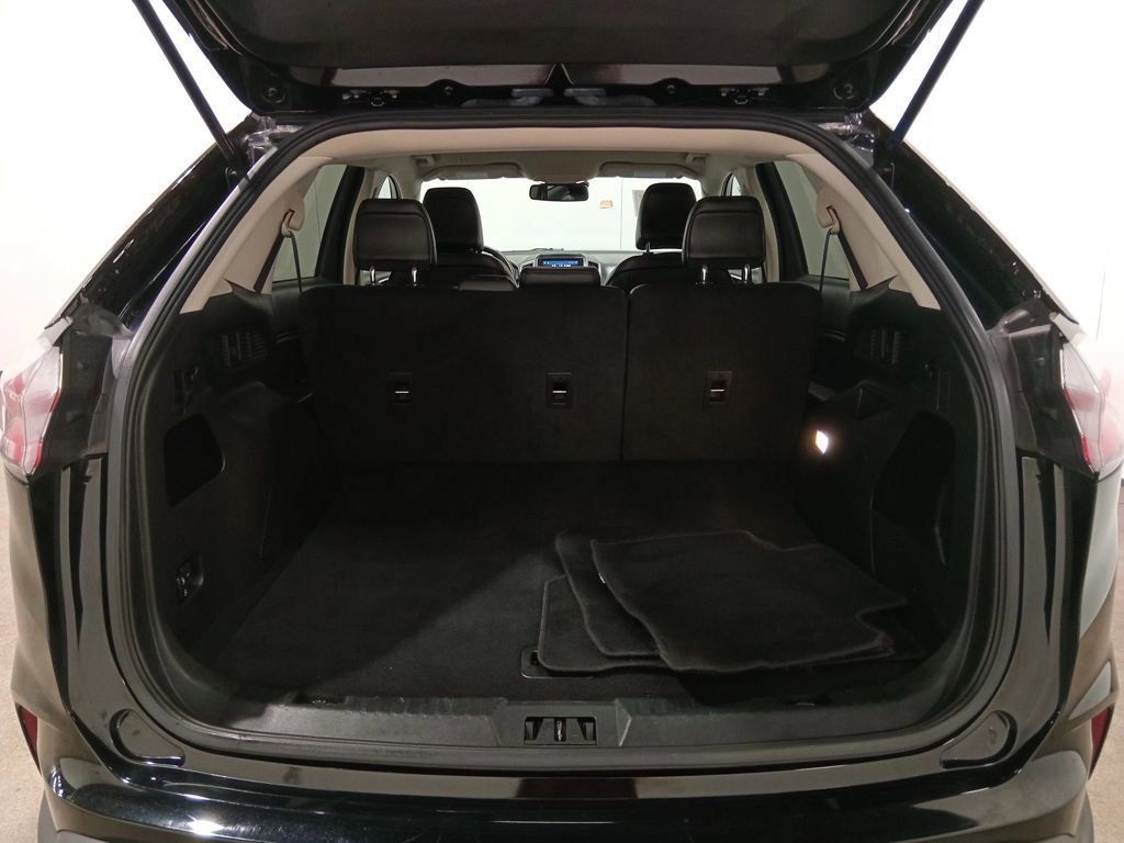 Certified 2023 Ford Edge SEL image 9